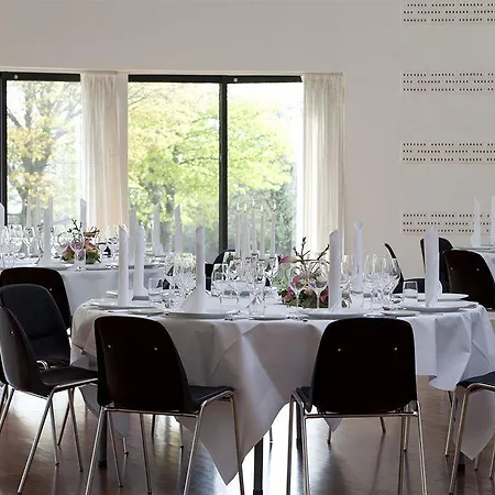 Fugls\u00f8centret 3*