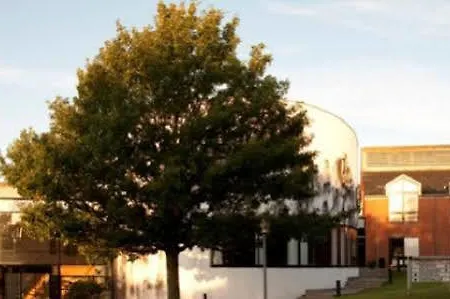 Fugls\u00f8centret Hotel